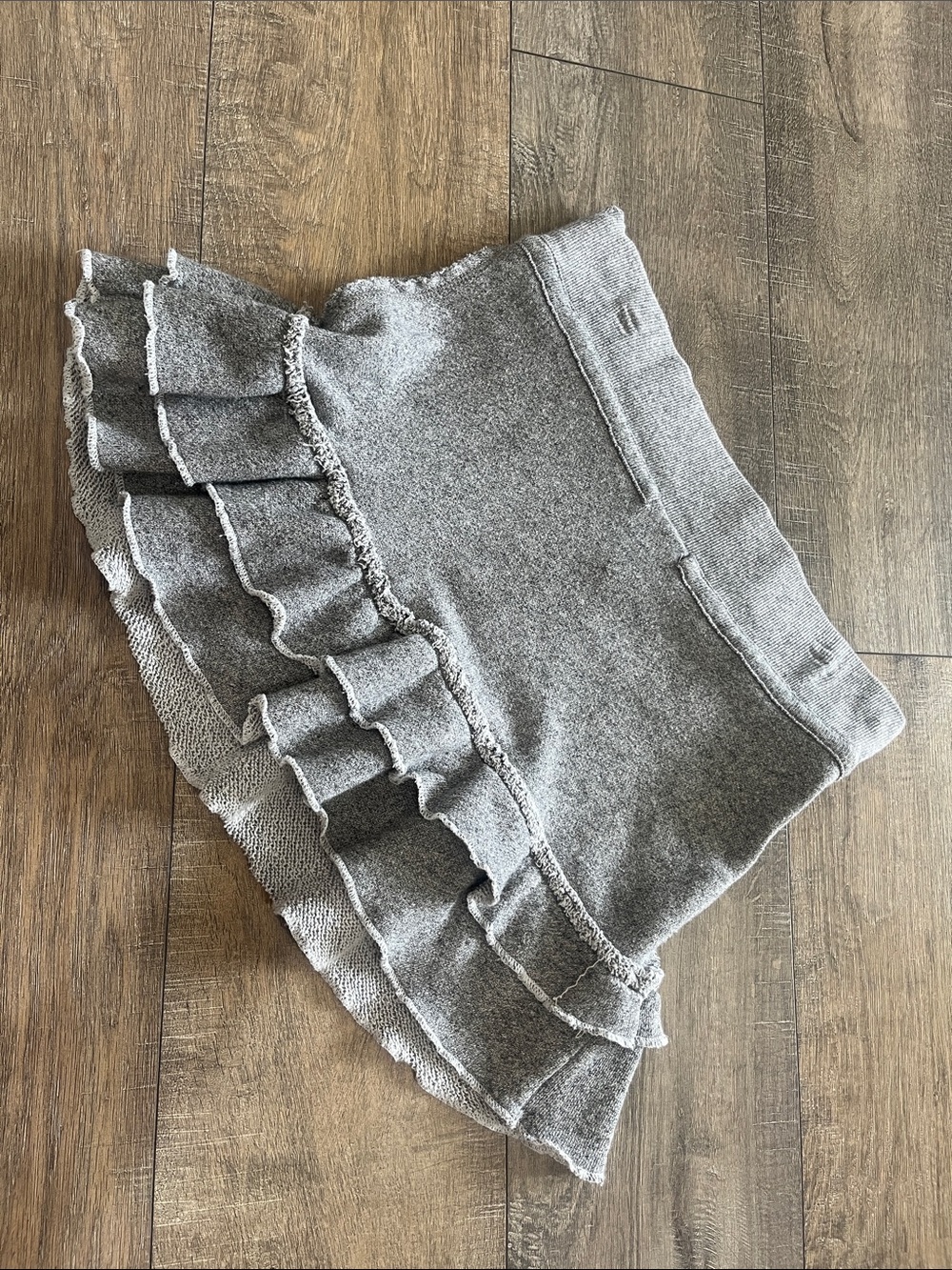 American Eagle Outfitters Light Gray Knit Ruffle Skirt Size Small